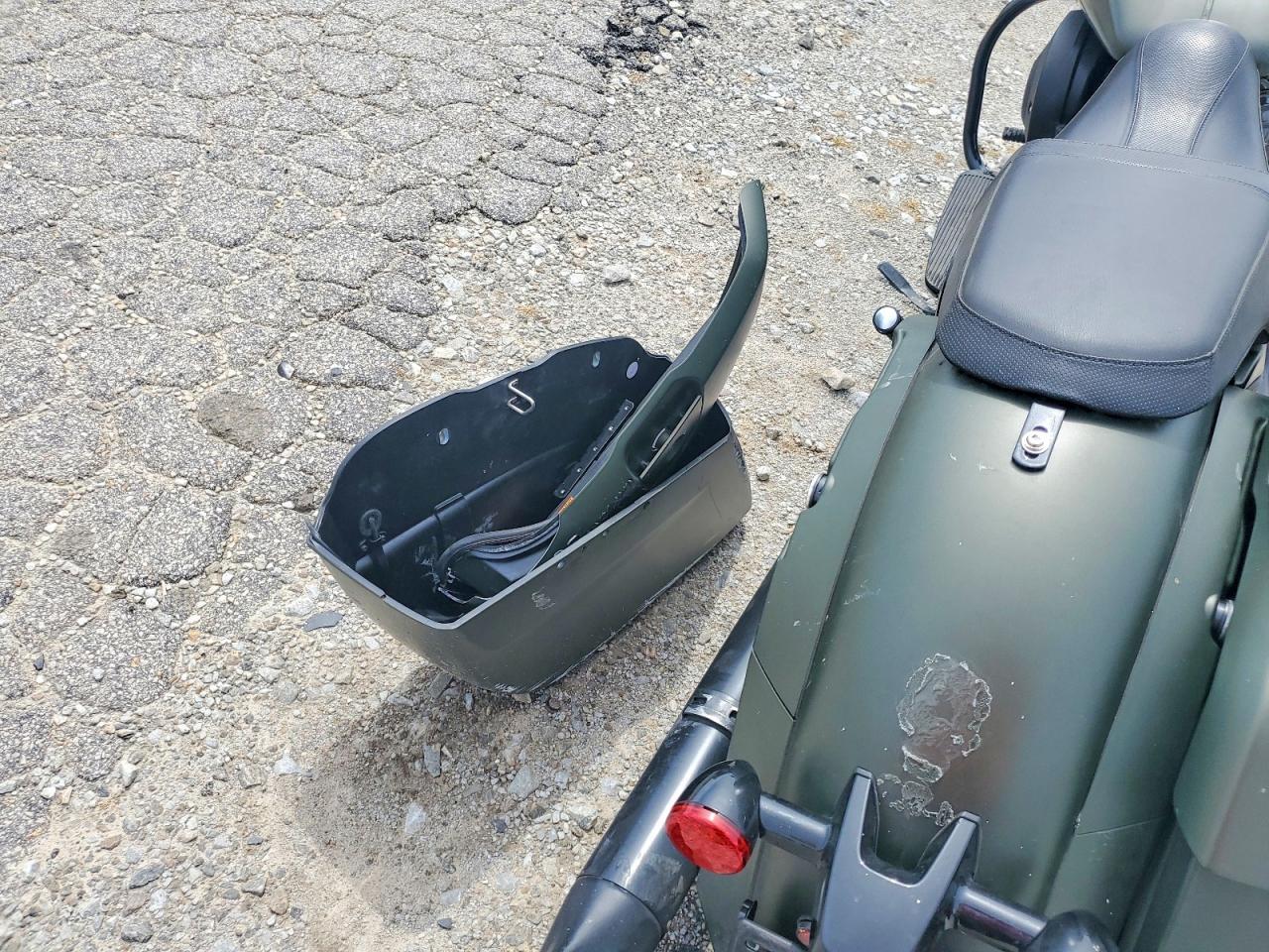 2021 Indian Motorcycle Co. Springfield Dark Horse