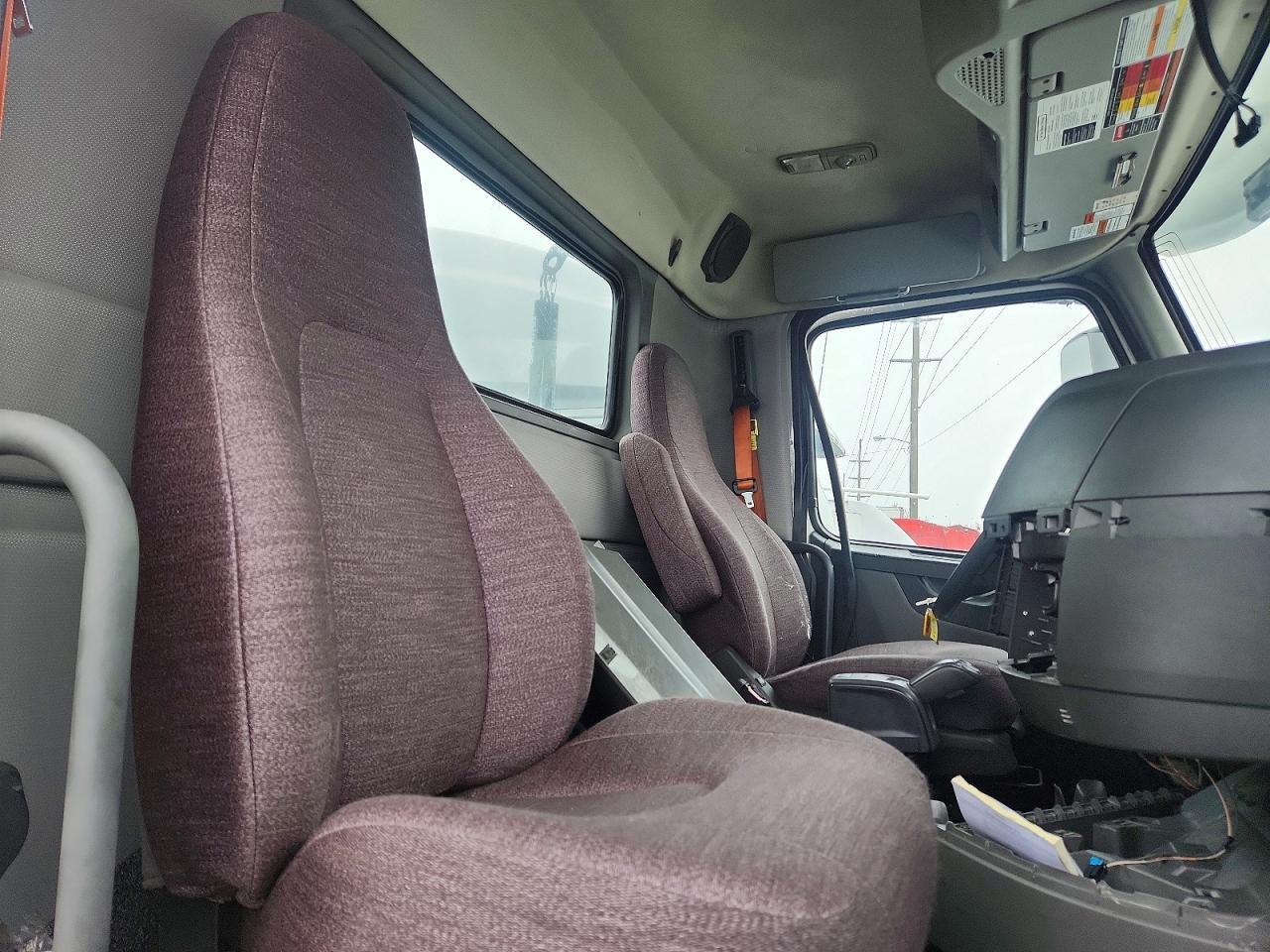 2021 Volv O VNL Semi Truck