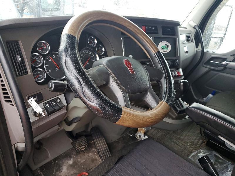 2017 Kenworth T680 Semi Truck