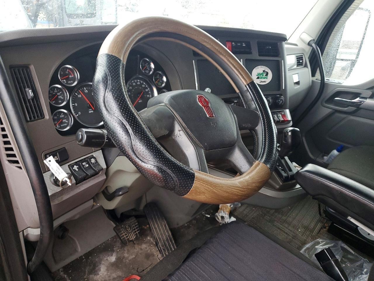 2017 Kenworth T680 Semi Truck