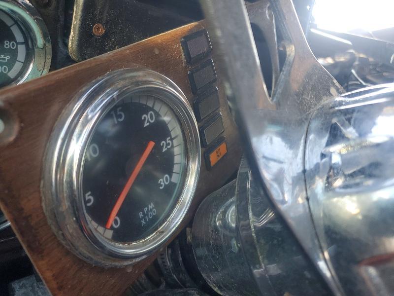 2007 Freightliner FLD132 Semi Truck