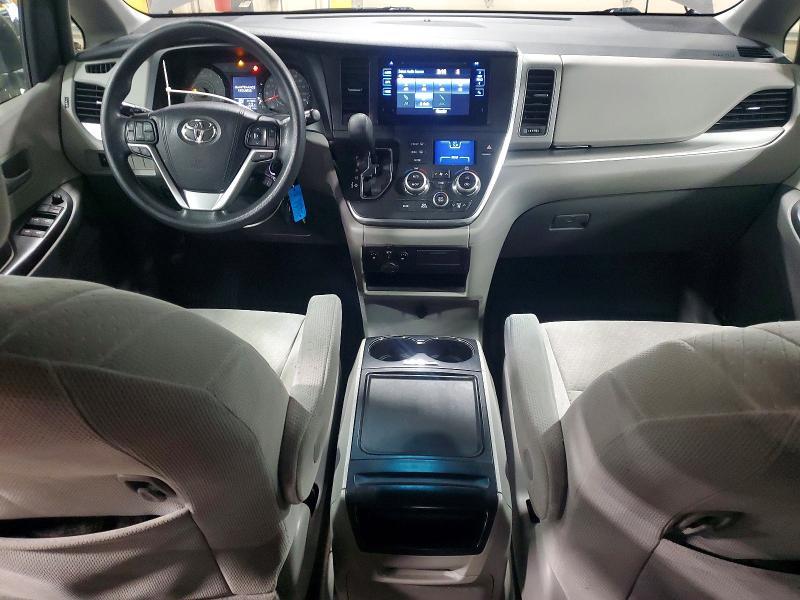 2017 Toyota Sienna le 8-passenger