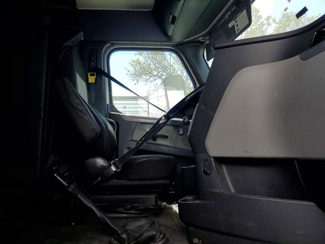 2018 Freightliner Cascadia 126 Semi Truck