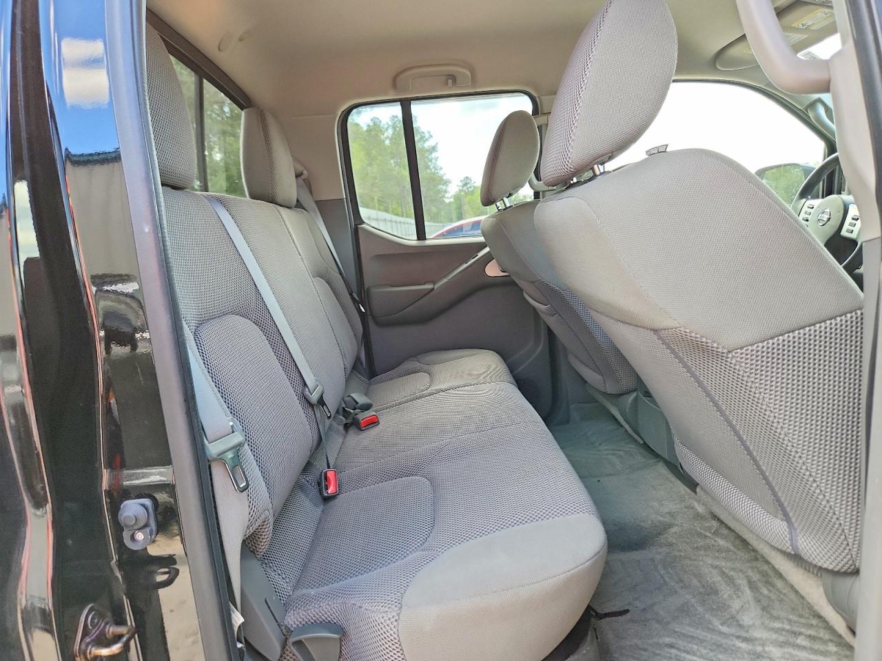 2015 Nissan Frontier SV