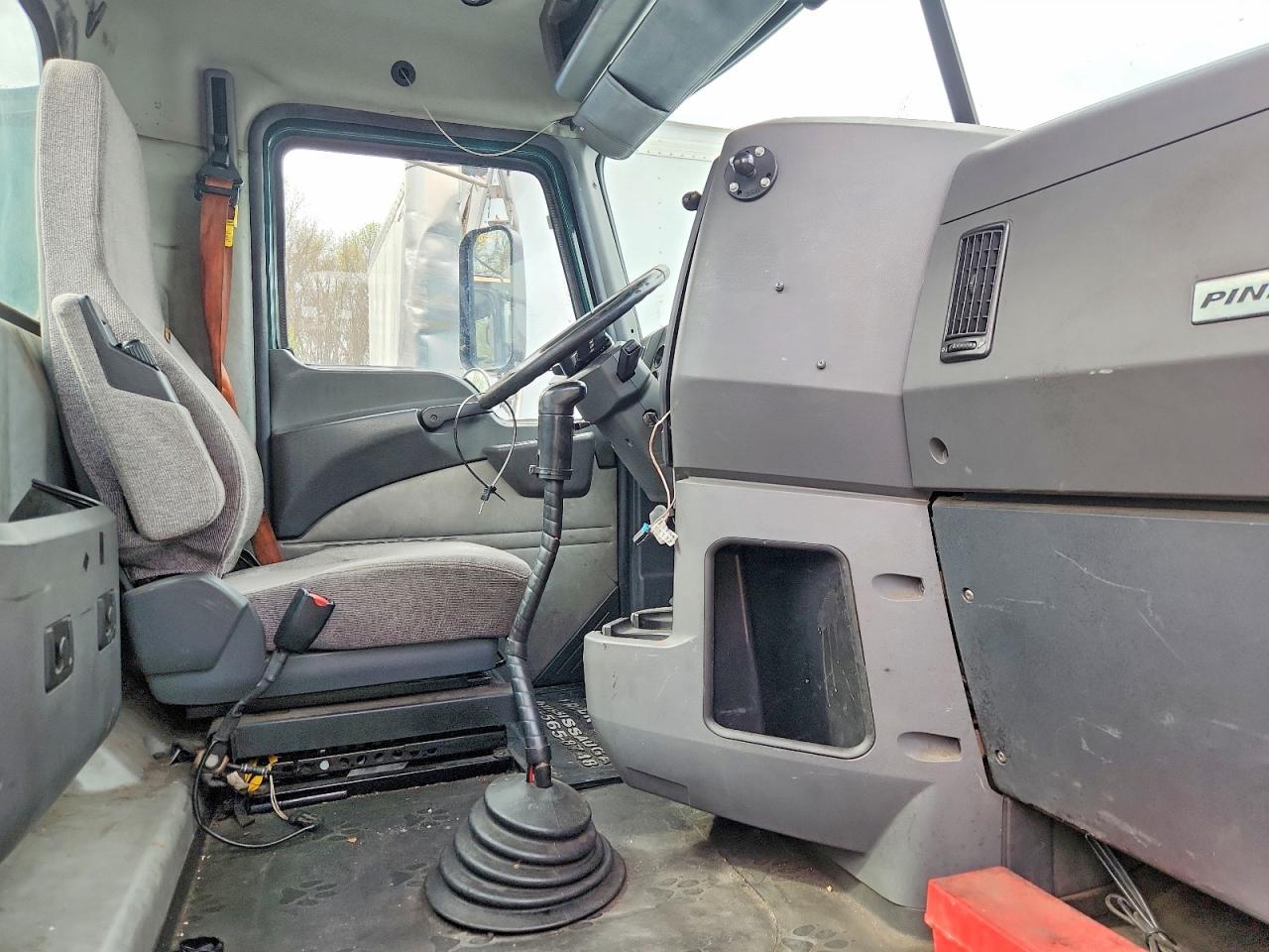 2016 Mack CXU613 Semi Truck