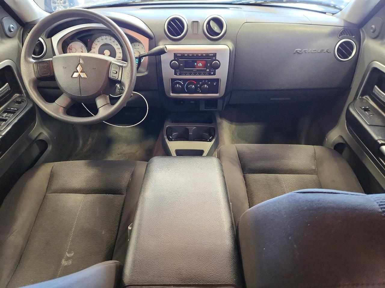 2007 Mitsubishi Raider LS