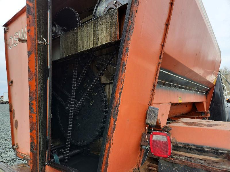 1999 International 4700 Spreader Truck