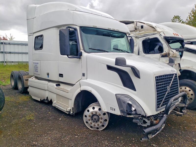 2015 Volvo VNL Semi Truck