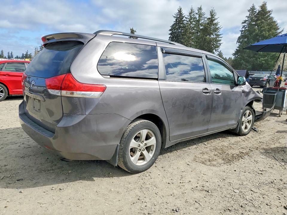 2011 Toyota Sienna Base 7-passenger