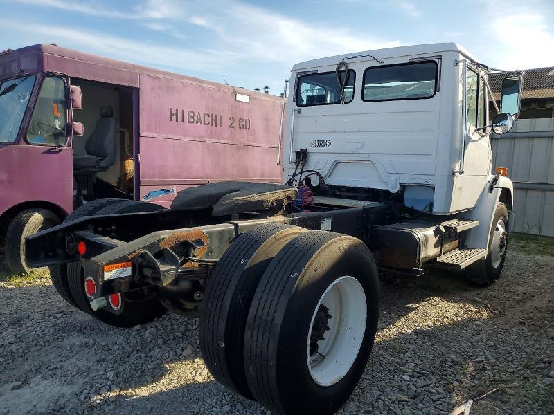 2004 Freightliner Medium CON-Truck Cab AND Chassis