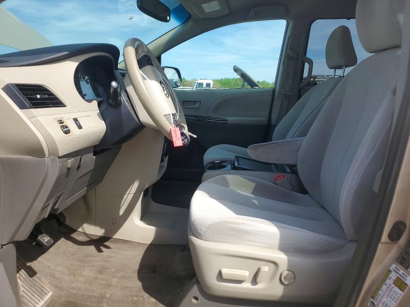 2013 Toyota Sienna le
