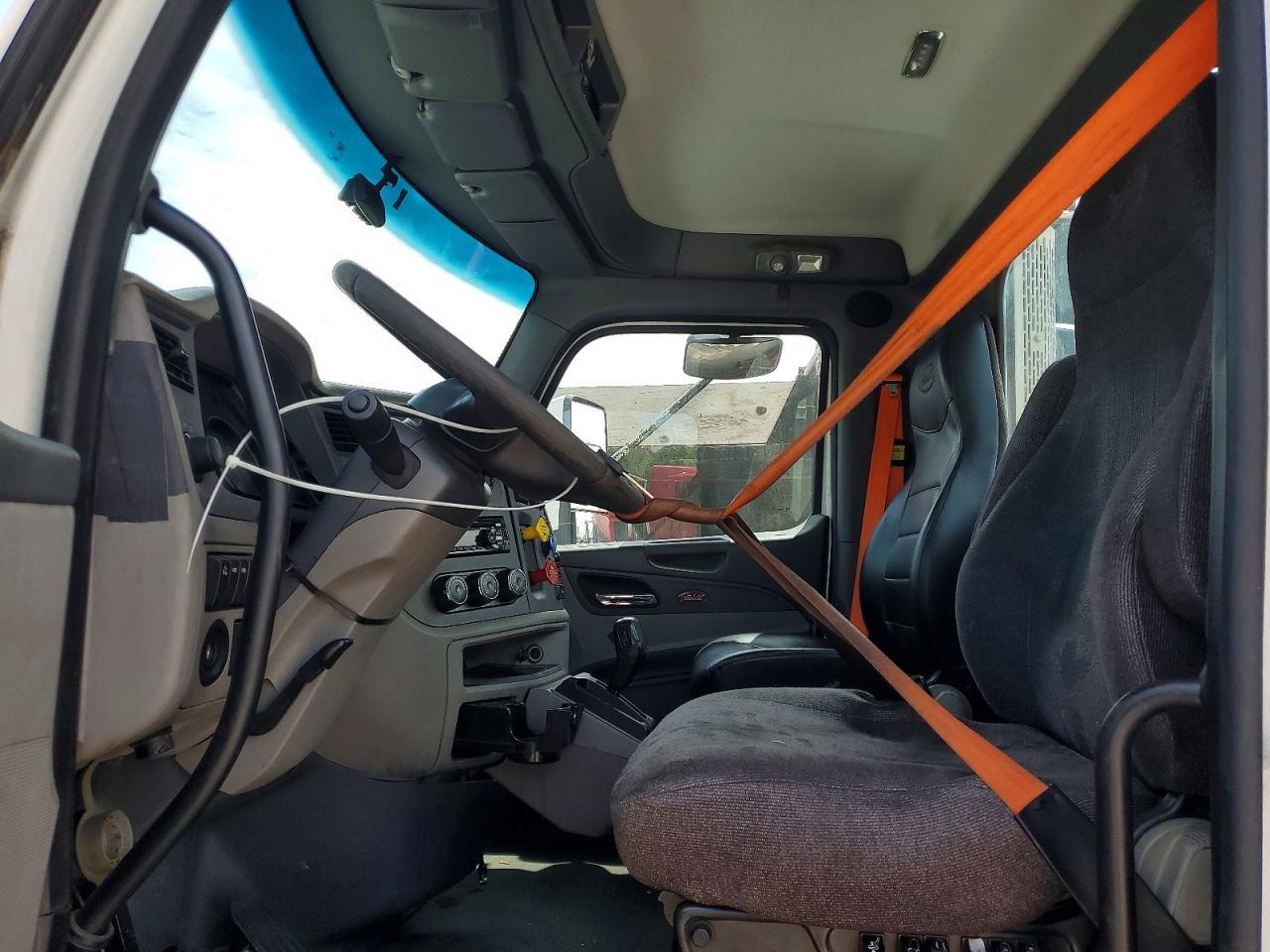 2016 Peterbilt 579 Semi Truck