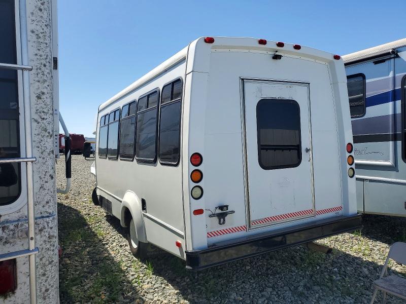 2010 Ford Econoline E450 Super Duty Cutaway Van