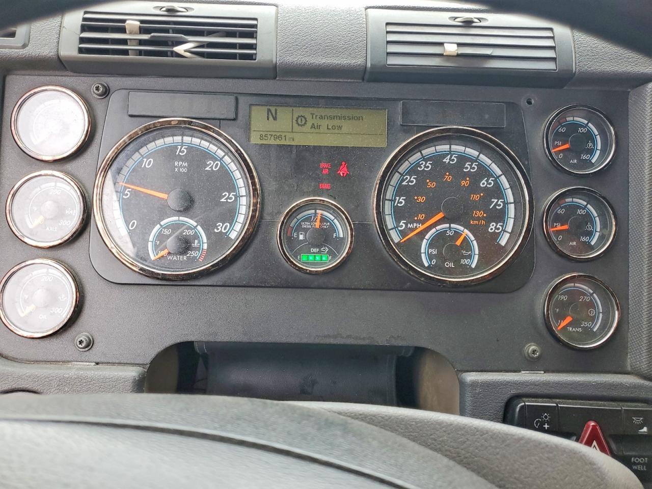 2015 Freigliner 2015 Freightliner Cascadia Semi Truck