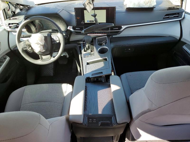 2026 Toyota Sienna le 8-passenger