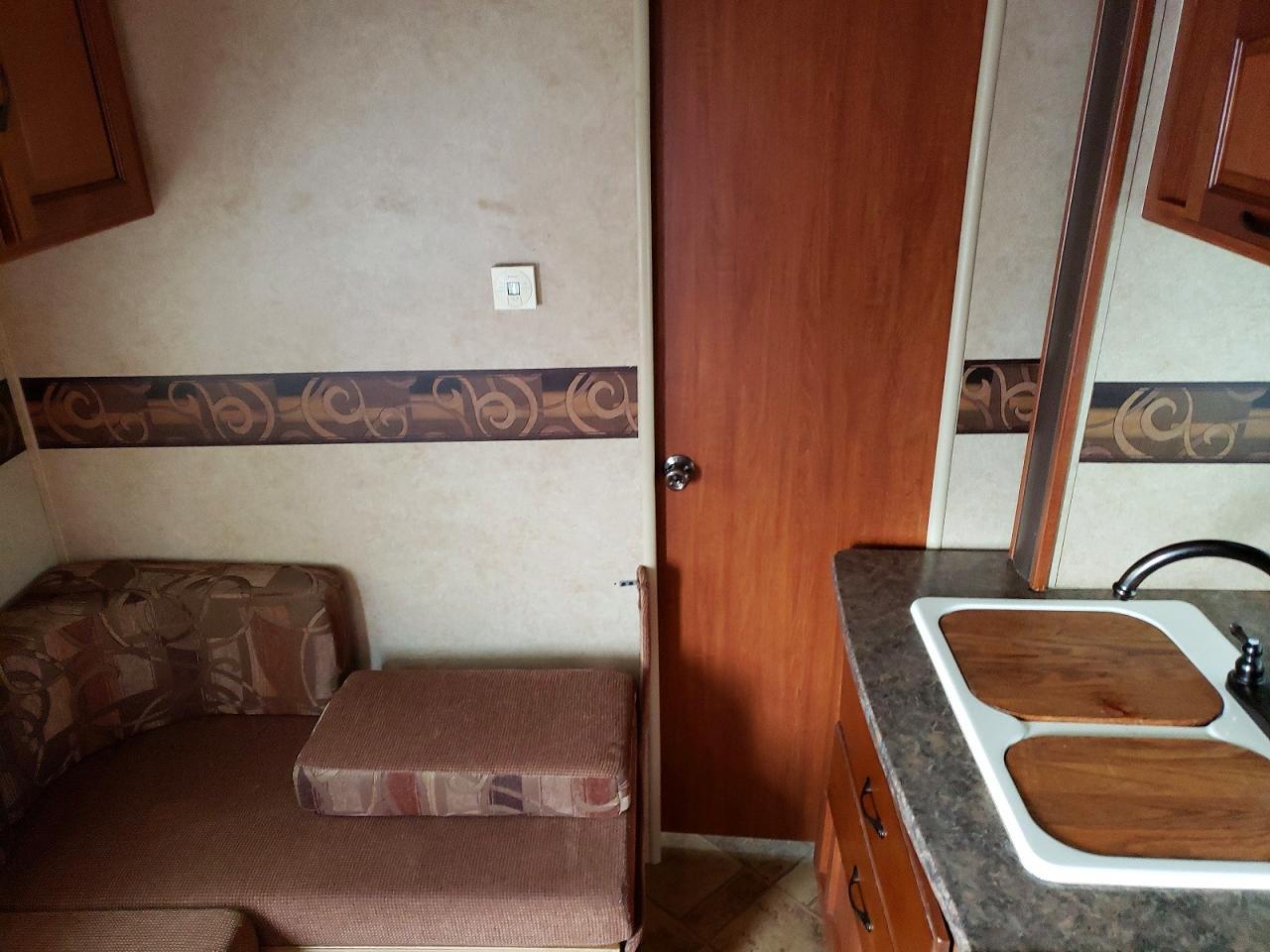 2011 Foresriver 2011 Forest River Surveyor Camper