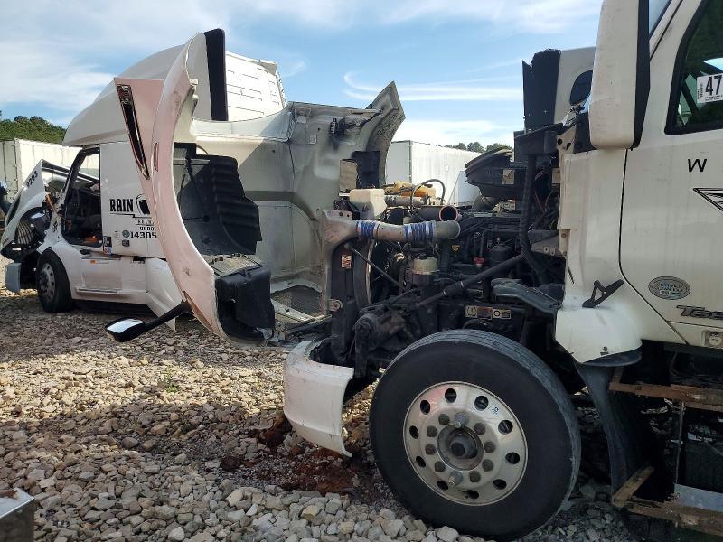 2016 Kenworth T680 Semi Truck