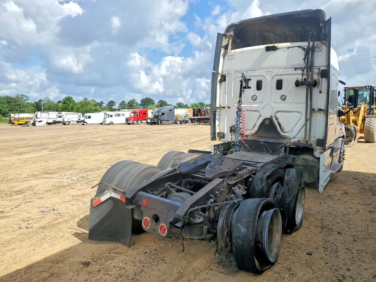 2014 Freigliner 2014 Freightliner Cascadia 125 Semi Truck