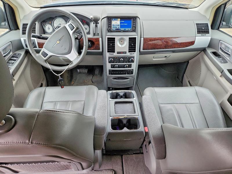 2010 Chrysler Town & Country Touring