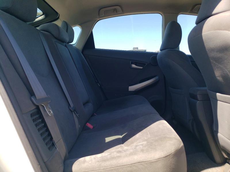 2010 Toyota Prius iii