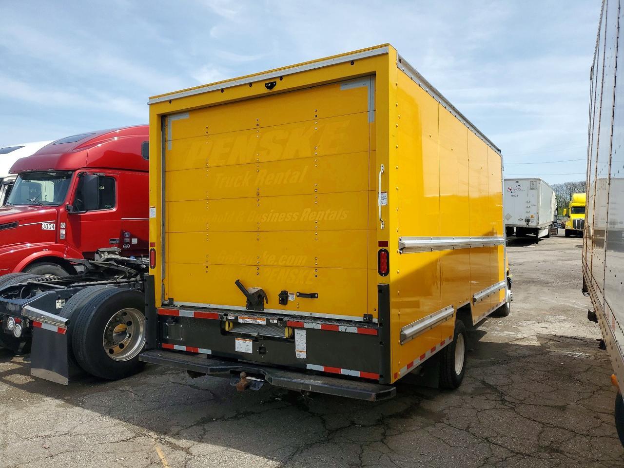 2022 GMC Savana BOX Truck