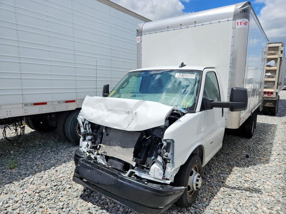 2025 Chevrolet Express BOX Truck