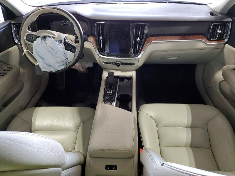 2022 Volvo S60 B5 Momentum