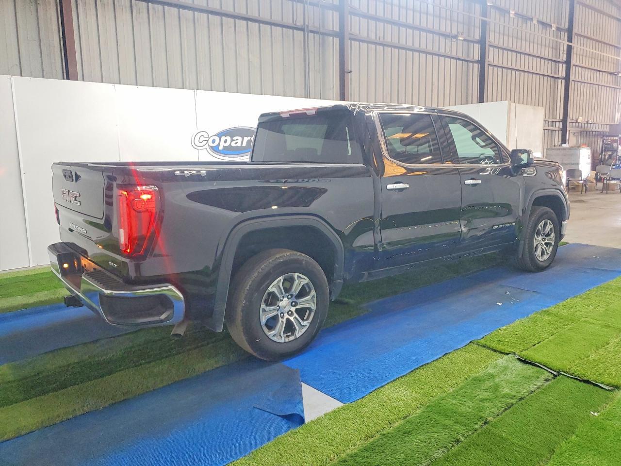 2025 GMC Sierra K1500 SLT