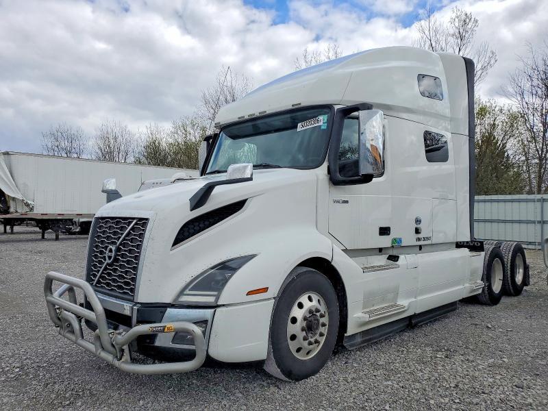 2021 Volv O VNL Semi Truck
