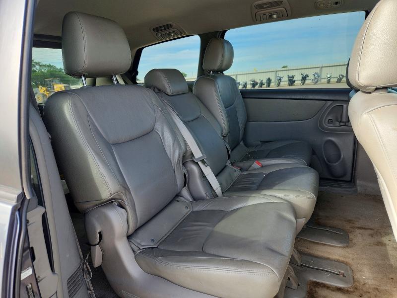 2006 Toyota Sienna le 8 Passenger
