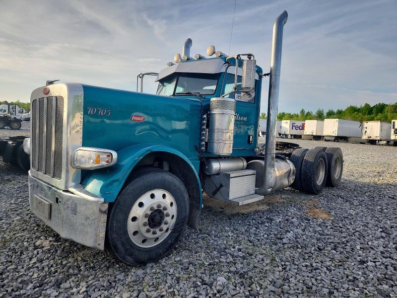 2010 Peterbilt 389 Semi Truck