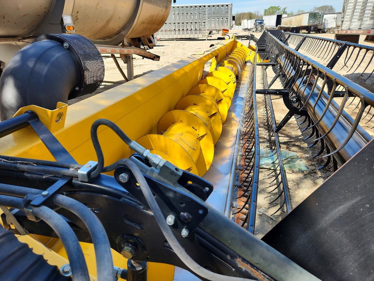 2012 New Holland 2012 Newholland 740CF Flex Draper Head