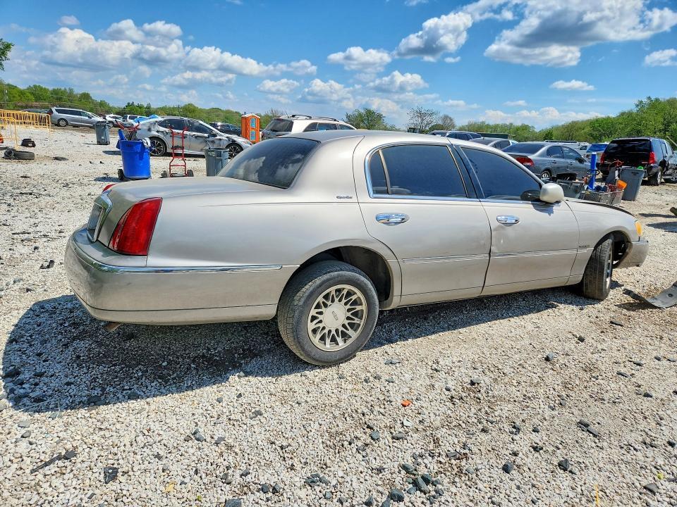 2001 Lincoln Town car Signature