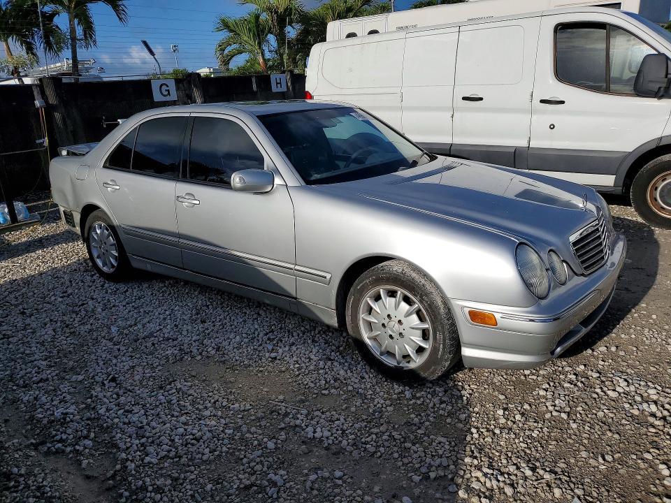 2001 Mercedes-Benz E 320