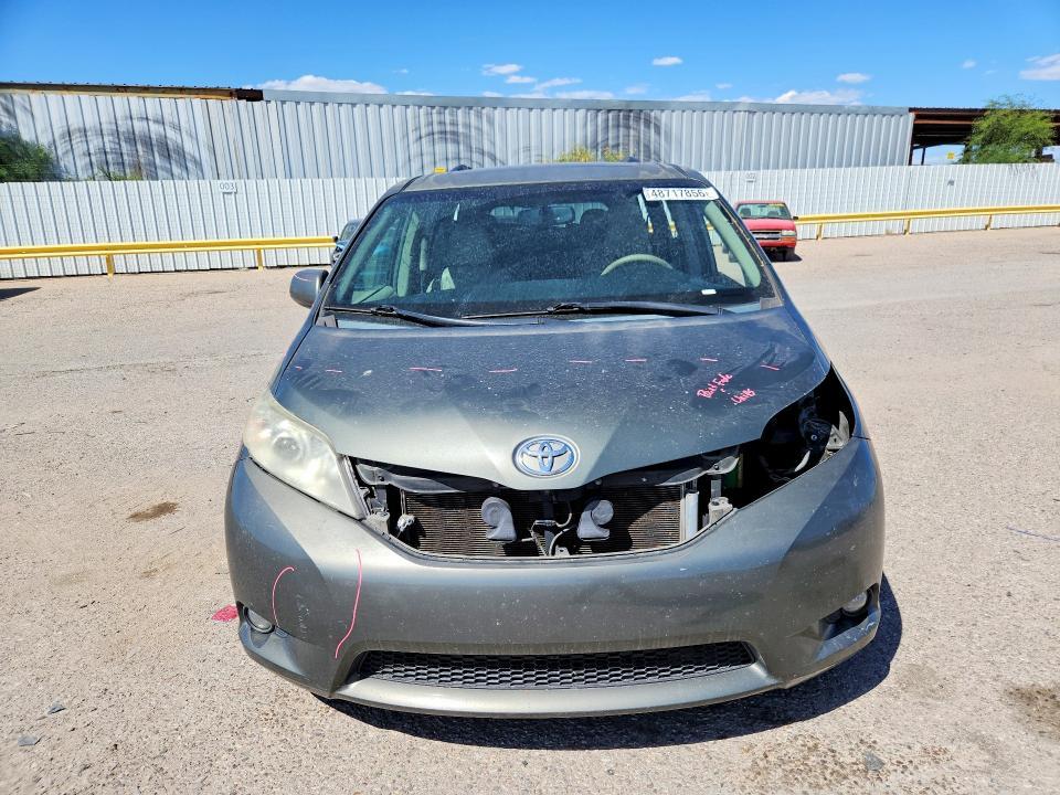 2013 Toyota Sienna xle 8-passenger