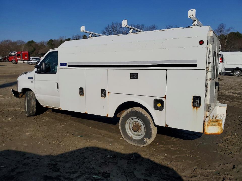 2017 Ford Econoline E350 Super Duty Cutaway Van