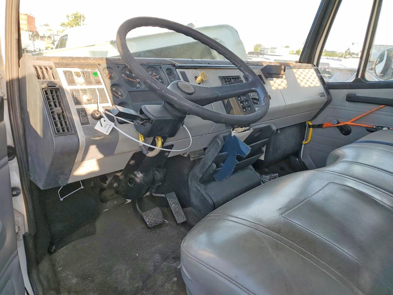 1997 Freightliner Medium Conventional FL106