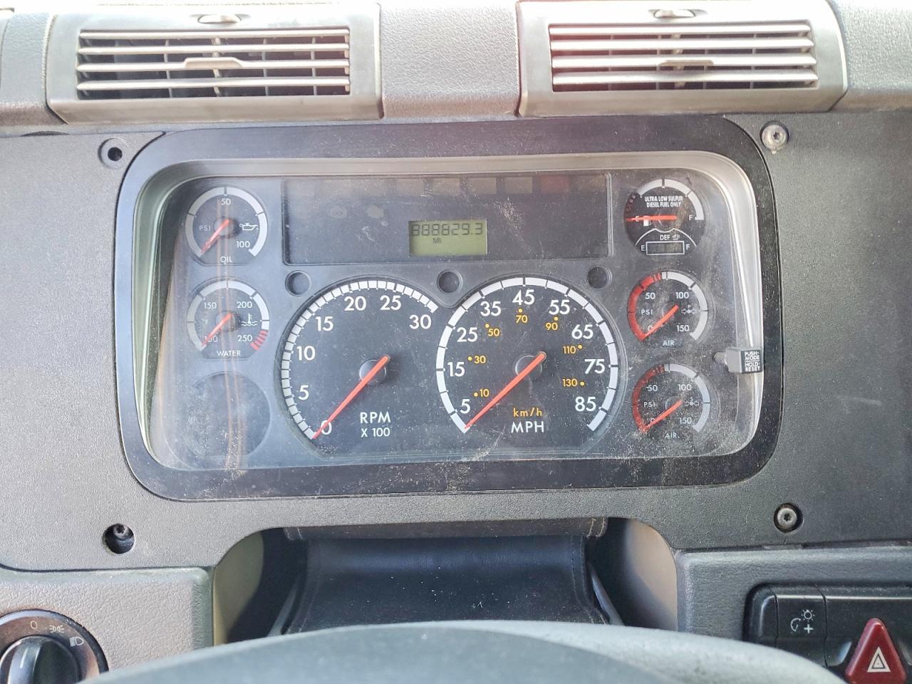 2012 Freigliner 2012 Freightliner Cascadia 125 Semi Truck