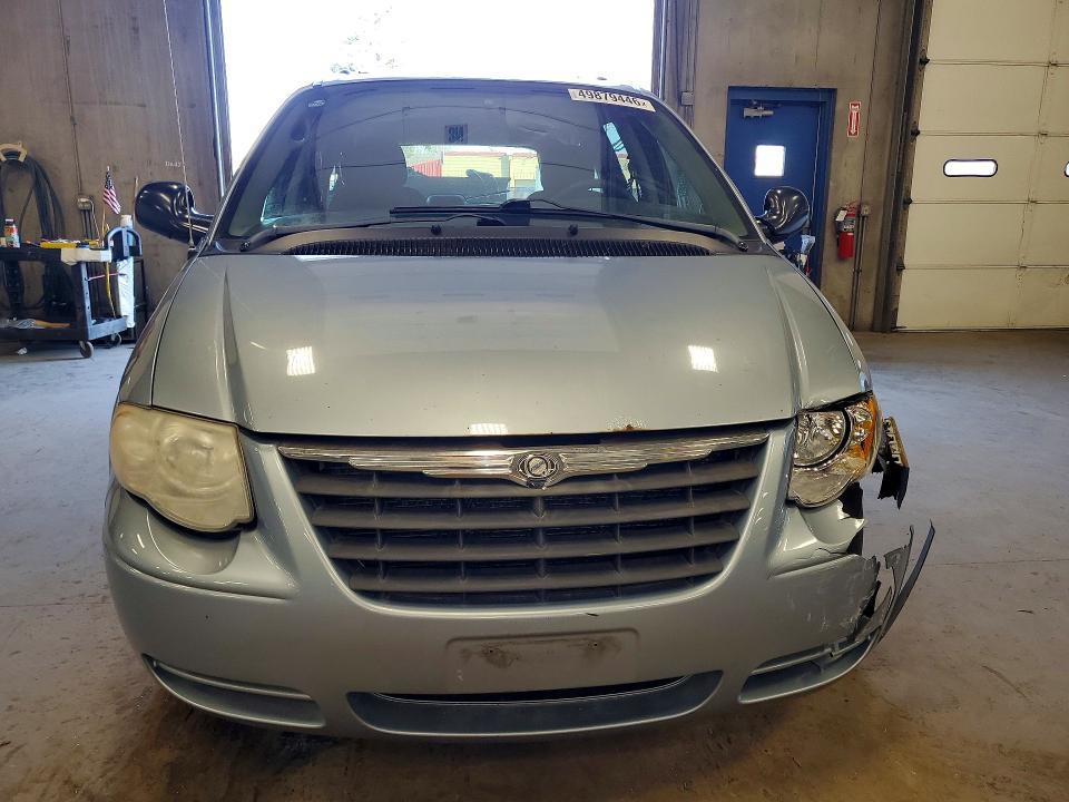 2005 Chrysler Town & Country lx