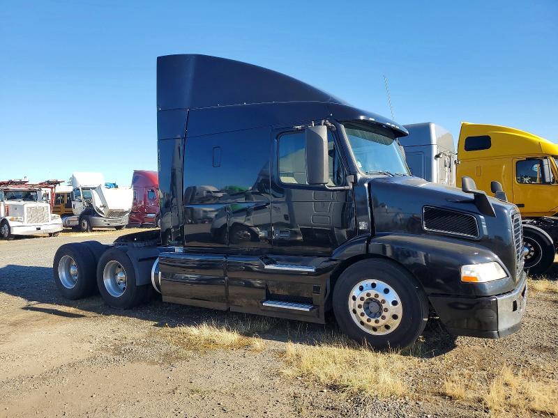 2017 Volvo VNM Semi Truck