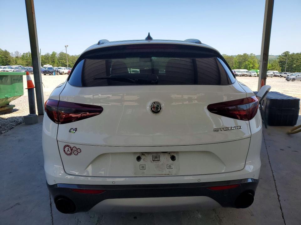 2022 Alfa Romeo Stelvio ti