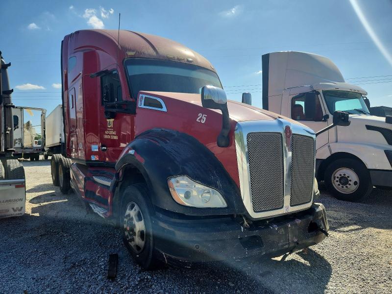 2014 Kenworth T680 Semi Truck