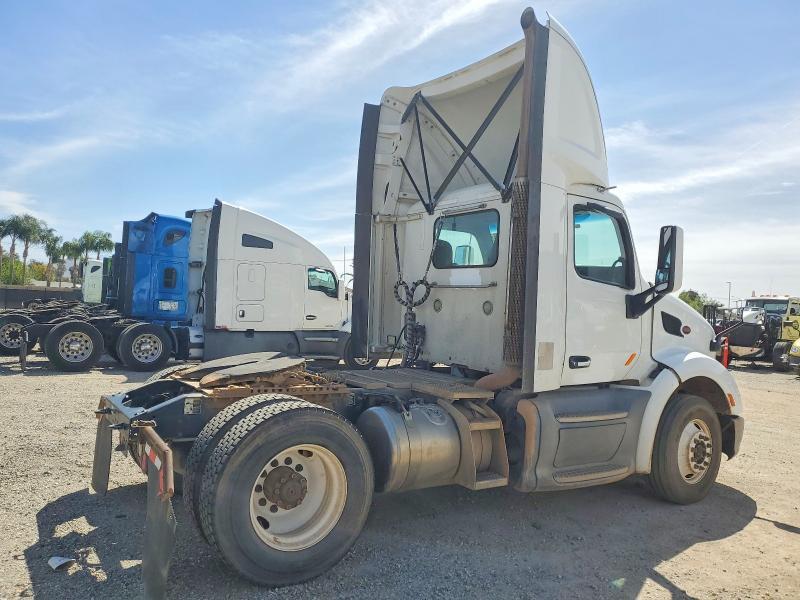 2017 Peterbilt 579 Semi Truck