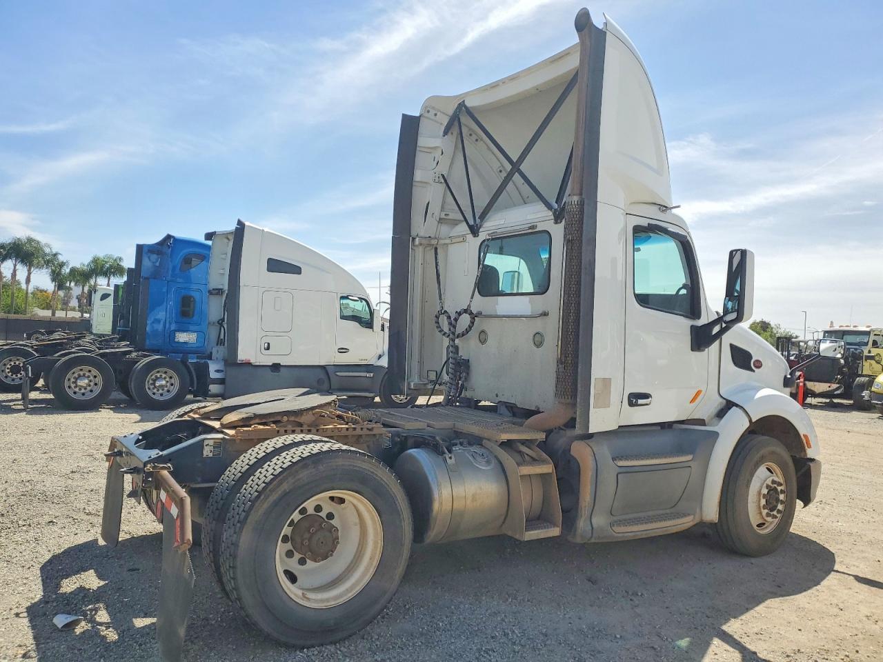 2017 Peterbilt 579 Semi Truck