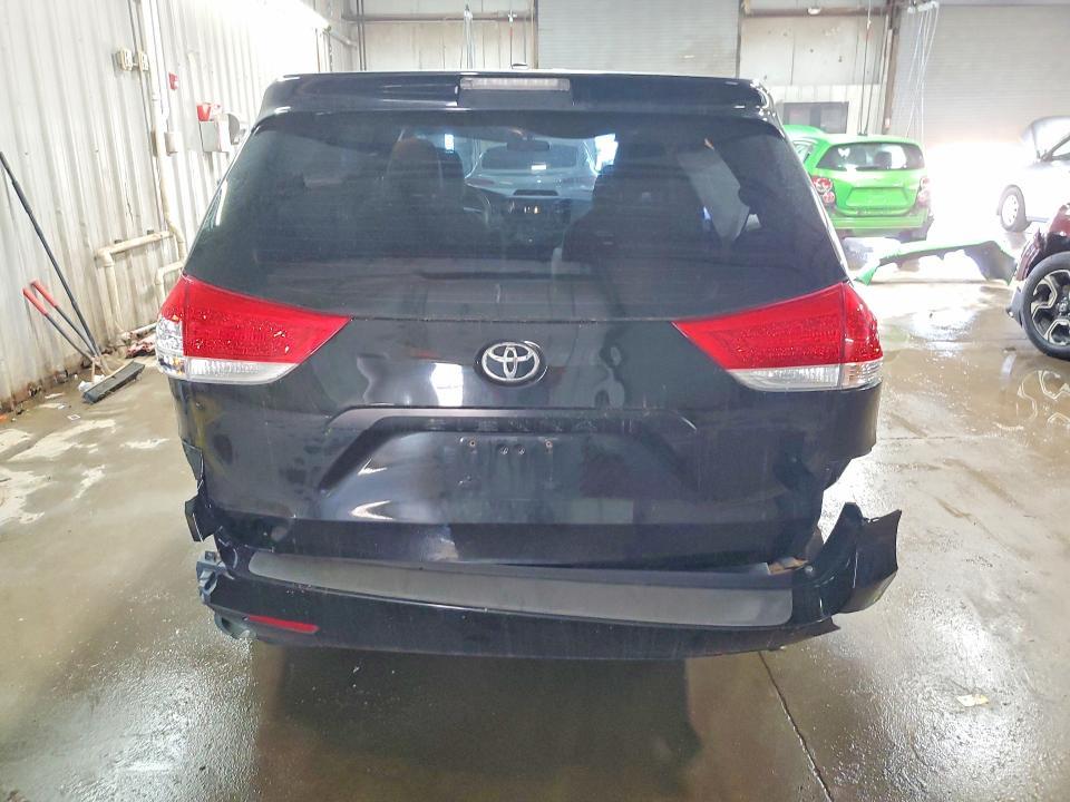2013 Toyota Sienna l 7-passenger