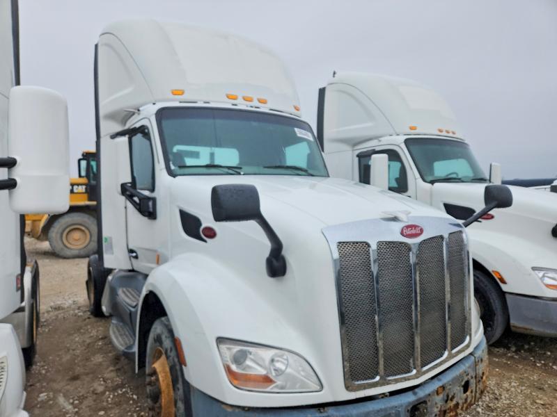 2018 Peterbilt 579 Semi Truck