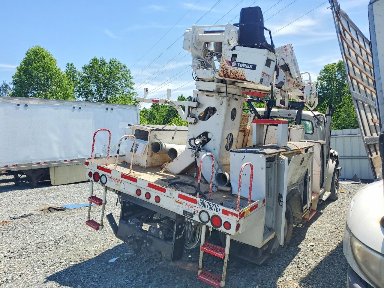 2022 Freigliner 2022 Freightliner Business Class M2 Digger Derrick