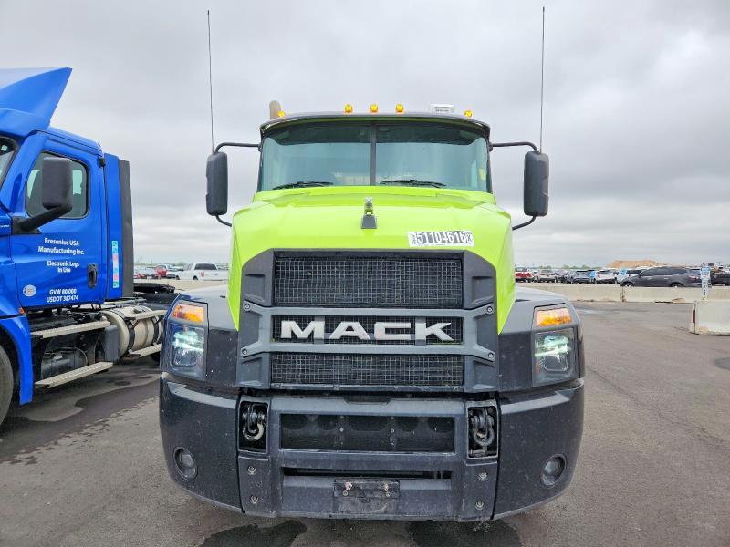 2025 Mack Anthem Semi Truck