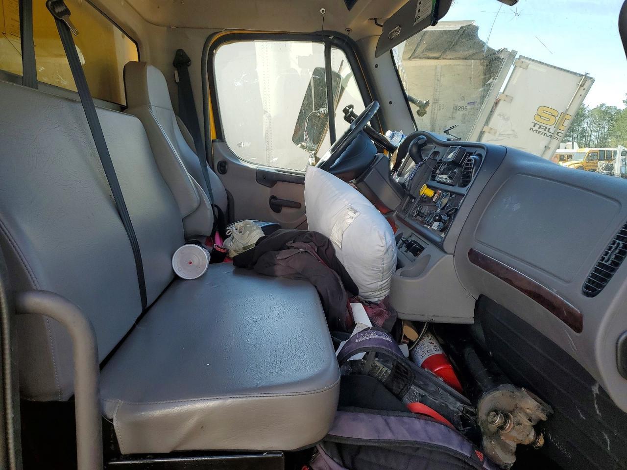 2024 Freigliner 2024 Freightliner Business Class M2 BOX Truck