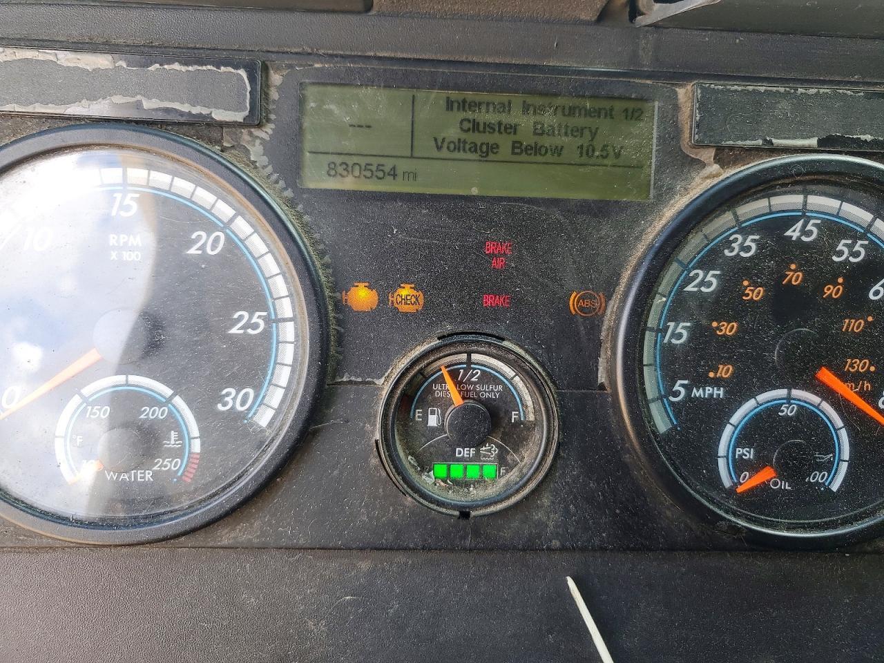 2014 Freigliner 2014 Freightliner Cascadia 125 Semi Truck